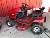 TORO WHEEL HORSE 13-38 HXL LAWN TRACTOR WITH GRASS