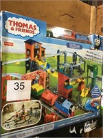 THOMAS & FRIENDS TRAIN PLAY SET