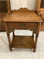 Wash stand table