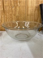 Pyrex 2.5 liter glass bowl