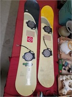 2 SNOWBOARDS WITH SIZE 10 BOOTS