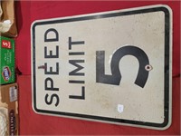 5 MPH SPEED LIMIT SIGN