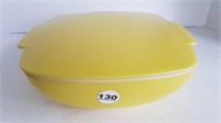 VINTAGE YELLOW PYREX BAKING DISH WITH LID