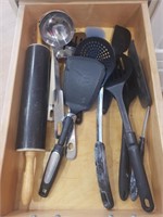 Everything in this drawer (kitchen utensils)