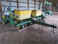 JD 7200 4 row corn planter