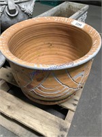 ROUND POTTERY PLANTER, 15"W X 12"T