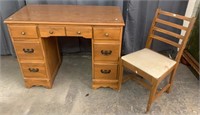 KNEEHILE DESK W/CHAIR