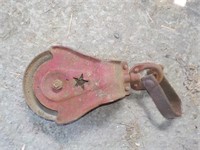 Antique metal star single pulley, SHED