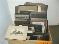 WOODEN BOX WITH VINTAGE PHOTOS