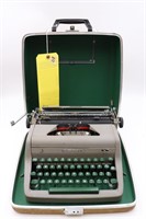 Old Royal Manual Typewriter in Case