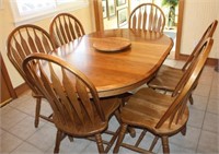 Oak Dining Table w/7 Chairs & 1 Leaf