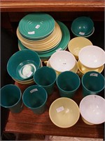 34 pieces of Depression glass, Modern Tone pattern