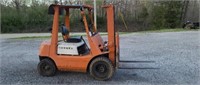 Toyota  6500 lb gas fork lift two stage mast runs