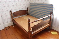 WOODEN SPINDLE BED FRAME 52X79