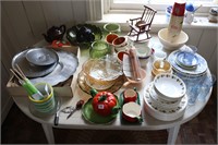 LOT OF GLASS WEAR, DISHES, CUPS, BOWLS, ETC