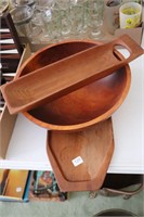 WOODEN SALAD BOWL, SCOOP AND TRAY