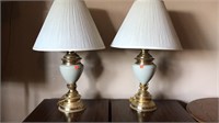 2 matching table lamps.