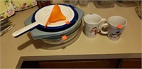 Group Lot of Kitchen Items