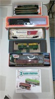 8 train cars - HO gauge - four in the original