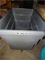Rubbermaid Commerical Cart on casters 13.8 cu.