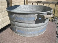 Vintage Wash Tub with Wooden Handles