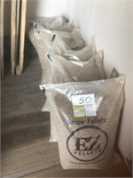 (6) 40lb bags of straw pellets. Excellent for oil