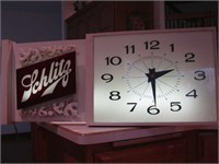Schlitz Lighted Clock, works good