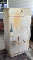 Vintage Frigidaire Model SR 78 Refrigerator