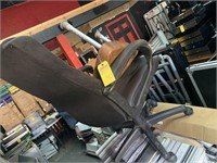 ASSORTED CHAIRS - ROLLING OFFICE CHAIR / SHOWER