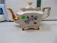 Vtg Arthur Wood Tea Pot (Chip repair inside edge)