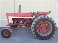 International Farmall 966 Tractor