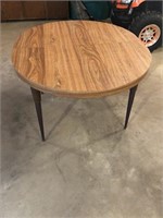 Round Kitchen Table, Located in brooks MN