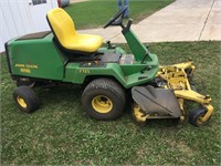 John Deere F725 Lawn Tractor with Deck