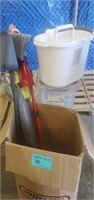 Box lot of miscellaneous cleaning equipment