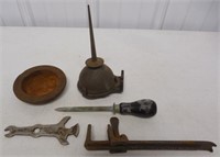 lot of 5: oil can and holder, debloater, wrenches