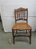Vieille chaise en bois