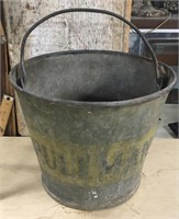 Pullman Galvanized Bucket w/ interior handle