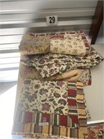Pair of Twin Bed Spreads & (2) Shams (U231)
