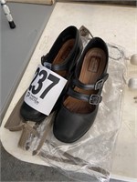 Ladies Clark Shoes (7.5M) (U235)