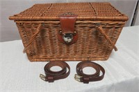 Wicker Basket with appointments