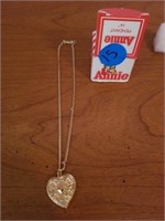 AVON ANNIE PENDANT