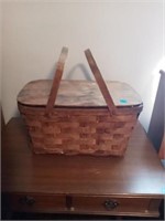 WICKER BASKET WITH A MEDIUM SIZE BAG OF POLYESTER