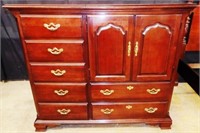 Thomasville Dresser with Jewelry Tray Top