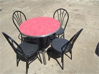 Round table w. 4 chairs