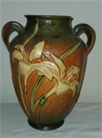 Beautiful Roseville Zephyr Lily Pottery Vase