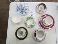 Set of 6 Tea Cups And a Tea Pot