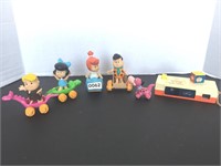 5 FLINTSTONE CHARACTERS WITH 4 VEHICLES & CAMERA