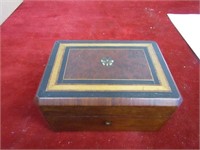 Vintage wood box. Butterfly inlaid. Jewelry box.