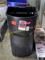 Rubbermaid Roughneck Trash Container