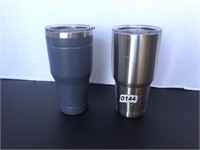 2 INSULATED MUGS WITH LIDS